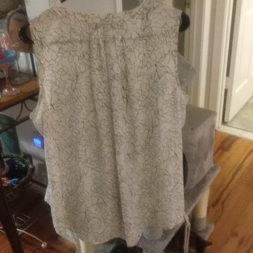 Sleeveless blouse